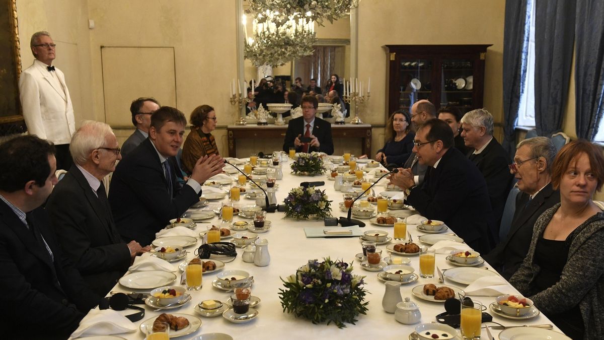 La République tchèque et la France ont organisé un petit-déjeuner avec des dissidents du monde entier